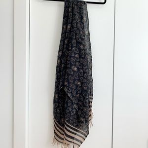 Aritzia Wilfred Scarf | Black & Tan
